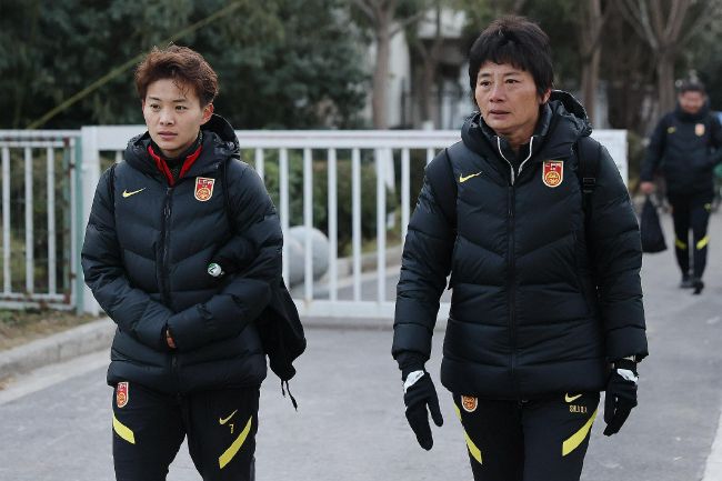 女生扒开腿让男生桶